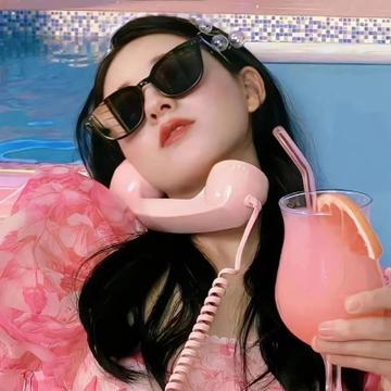 女生墨镜酷飒头像