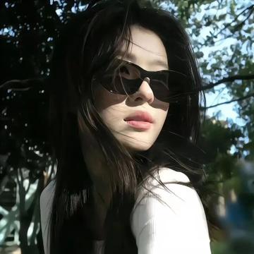 女生墨镜酷飒头像